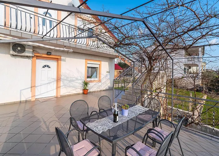 Apartamento 3 Bedroom Amazing In *