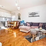 Gorgeous In With Wifi